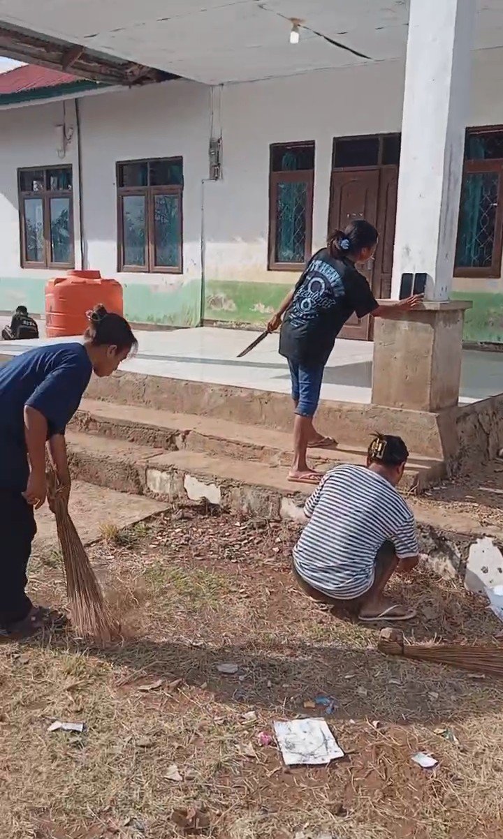 Aksi Bersih Desa, kolaborasi Tim Mahasiswa KBPM Bersama Perangkat Desa, Wujudkan Lingkungan Yang Bersih Dan Nyaman