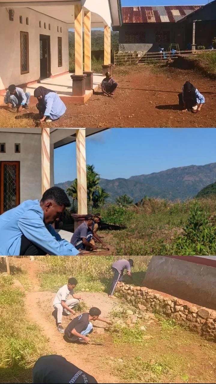 Mahasiswa KBPM Desa Kamaifui Bersama Aparat Desa Lanjutkan Pembersihan Lingkungan Desa.
